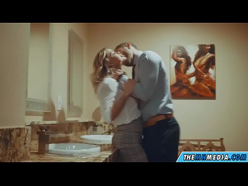 ❤️ Cando unha loura tetona seduce nun baño público ❤ Vídeo anal na pornografía gl.hentaisun.ru ❌❤